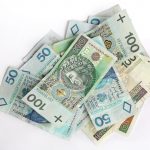 Doradca kredytowy kontra samodzielne negocjacje z bankiem – co się bardziej opłaca?